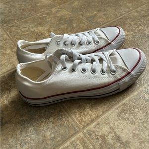 Women’s gently used White classic Converse sneakers